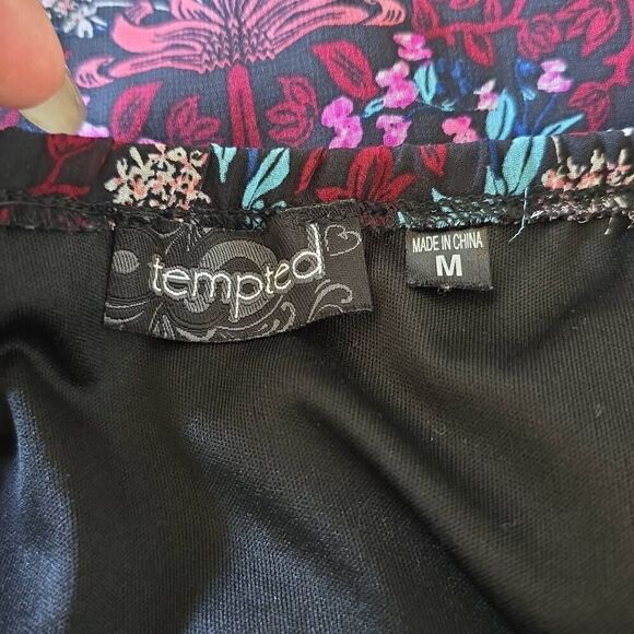 Tempted black floral a-line shift dress with lace open back, EUC, Sz. M - Picture 7 of 8